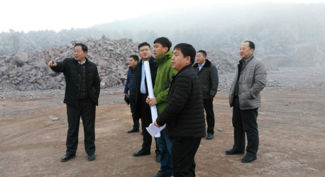仟億達(dá)與葫蘆島市領(lǐng)導(dǎo)不畏嚴(yán)寒，共同實(shí)地考察勘測(cè)及選址